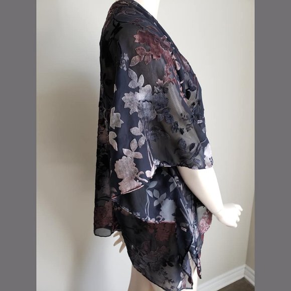 Loft Short Kimono - Picture 6 of 10